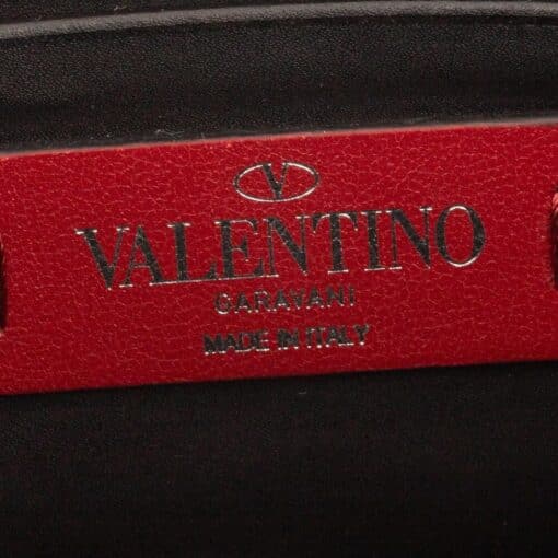 Valentino Garavani logo-print Messenger Bag in Black Leather - Image 3