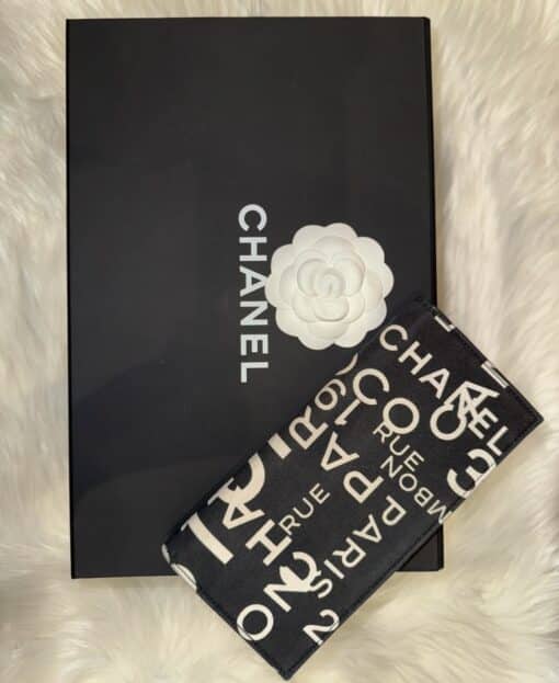 CHANEL Canvas 31 Rue Cambon Yen Wallet Black.
