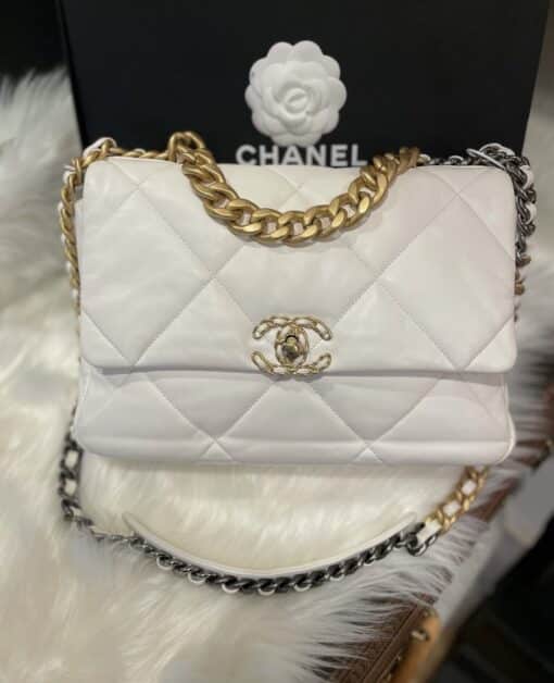 CHANEL Lambskin Quilted Large Chanel 19 Flap White. - Image 14
