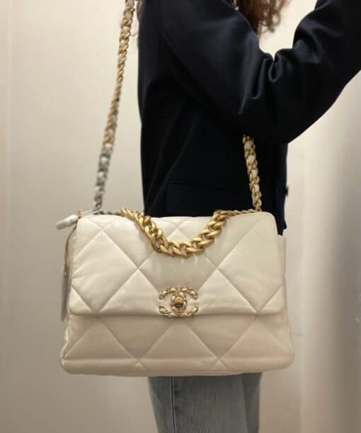 CHANEL Lambskin Quilted Large Chanel 19 Flap White. - Image 15