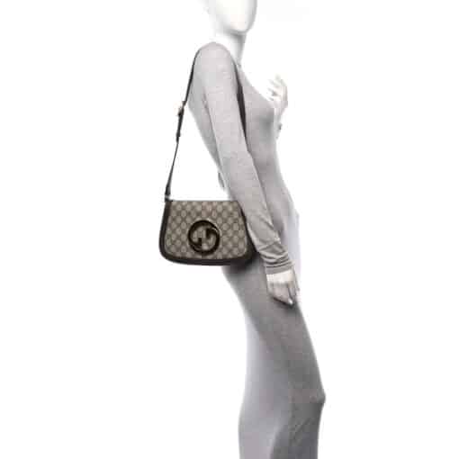 GUCCI GG Supreme Monogram Textured Dollar Calfskin Blondie Chain Shoulder Flap Bag Beige Ebony. - Image 3