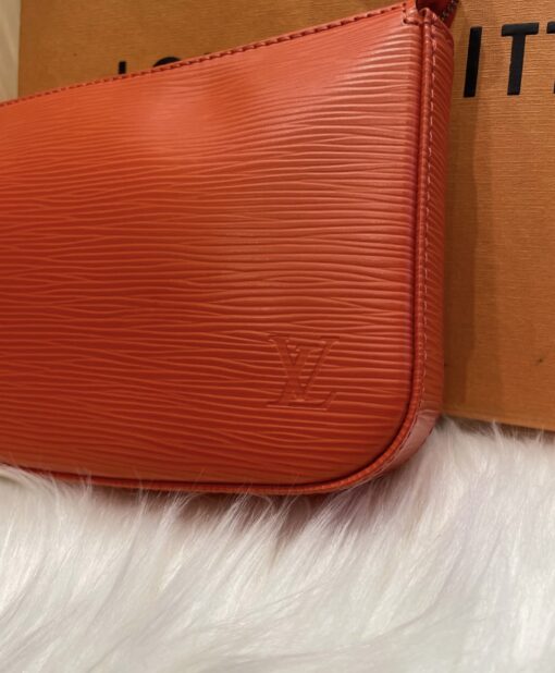 Louis Vuitton EPI Leather Shoulder Pochette Accessories NM in Orange. - Image 14
