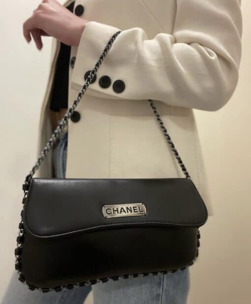 CHANEL Vintage Lambskin Logo Pochette Shoulder Bag in Black. - Image 15