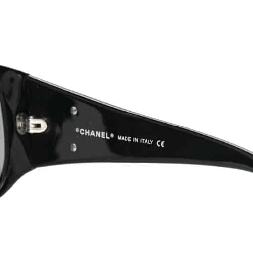 CHANEL Pearl CC Ladies Sunglasses Black. - Image 3