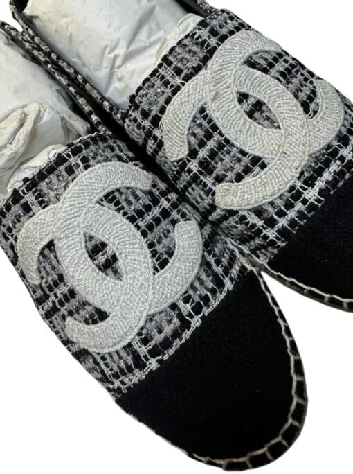 Chanel Black/White Tweed And Fabric CC Flat Espadrilles (Size 42) - Image 5