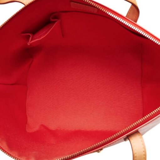 Louis Vuitton Monogram Vernis Bellevue Handbag in Red. - Image 5