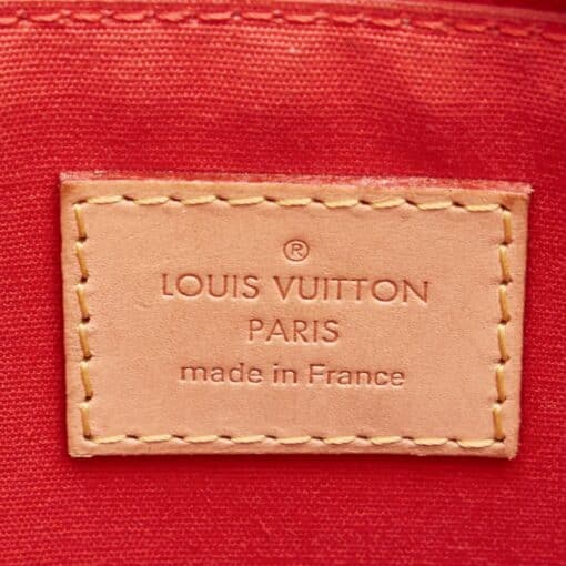 Louis Vuitton Monogram Vernis Bellevue Handbag in Red. - Image 6