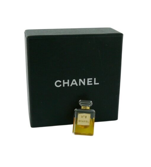 Chanel Iconic No. 5 Perfume Bottle Pin Brooch. - Image 6