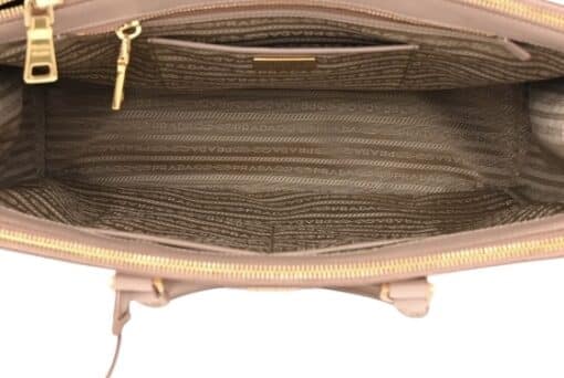 PRADA Saffiano Medium Galleria Double Zip Tote Cammeo. - Image 10