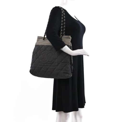 CHANEL Grosgrain Denim Quilted Drawstring Tote Blue Shoulder Bag. - Image 3