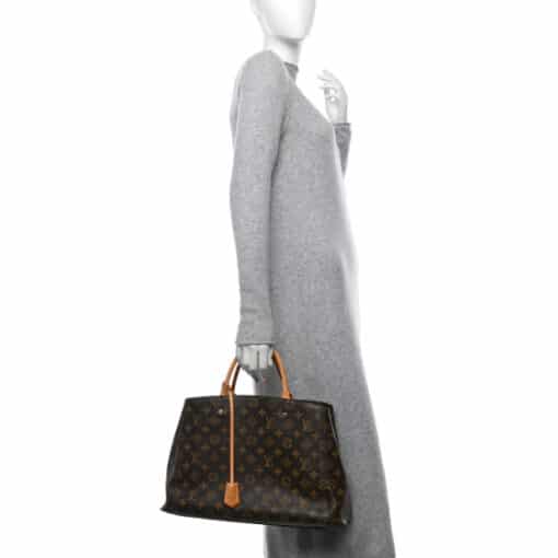Louis Vuitton Monogram Montaigne GM Shoulder Bag. - Image 3
