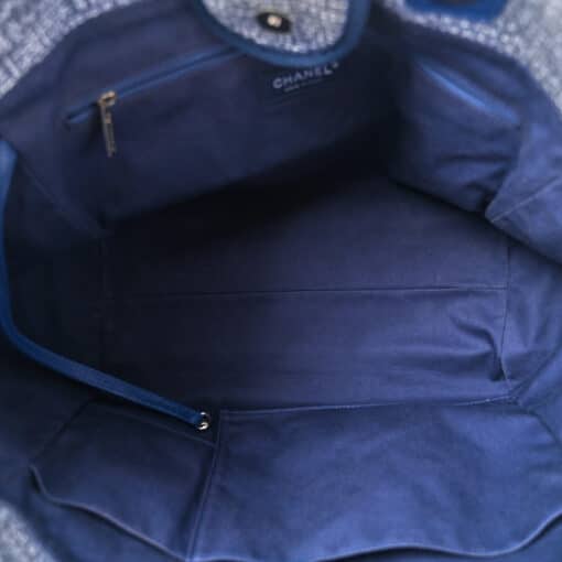 CHANEL Woven Straw Raffia Medium Deauville Tote Blue. - Image 3