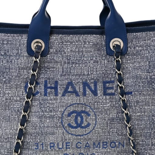 CHANEL Woven Straw Raffia Medium Deauville Tote Blue. - Image 5