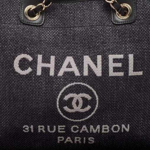 CHANEL Woven Straw Raffia Medium Deauville Tote Black. - Image 5