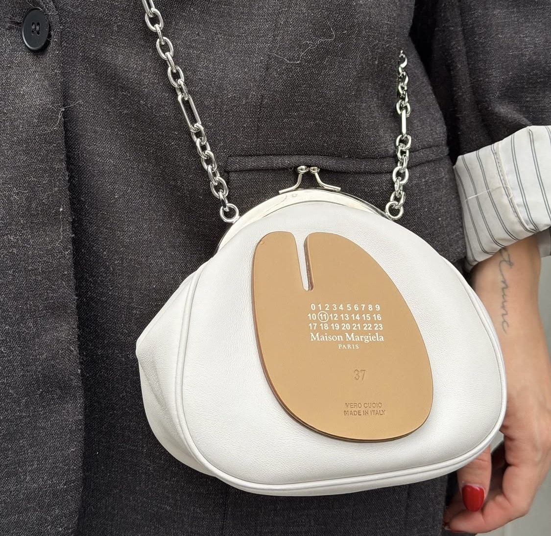 MAISON MARGIELA Tabi White Leather Shoulder Crossbody Bag - Image 7
