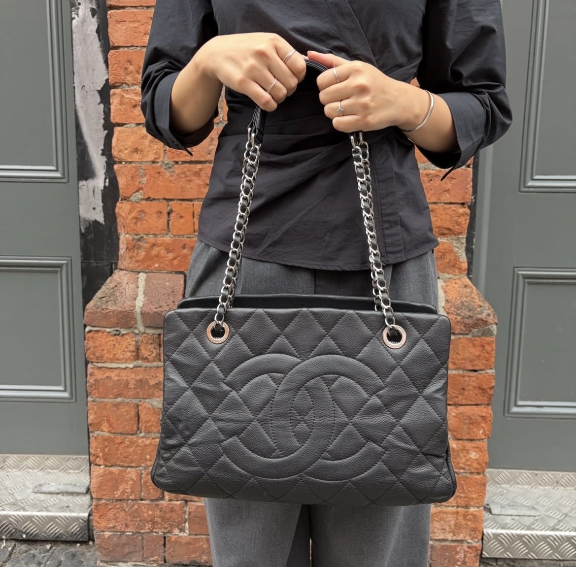 CHANEL Caviar Quilted Timeless CC Soft Tote Black. - Image 10