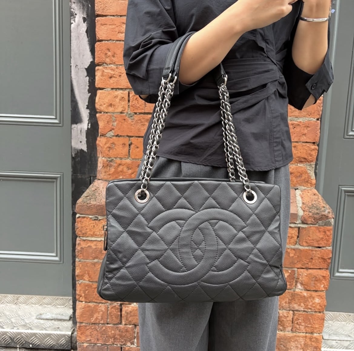 CHANEL Caviar Quilted Timeless CC Soft Tote Black. - Image 11