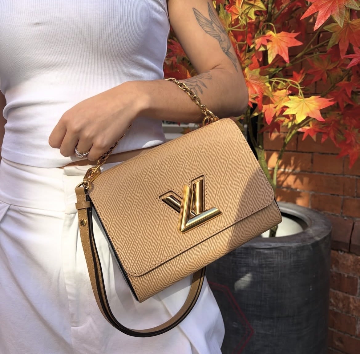 LOUIS VUITTON Epi Twist Shoulder Crossbody Bag MM Camel - Image 15