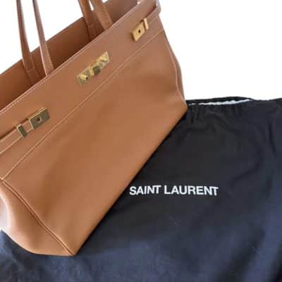 SAINT LAURENT Manhattan Large Leather Tote Bag in Tan Leather.
