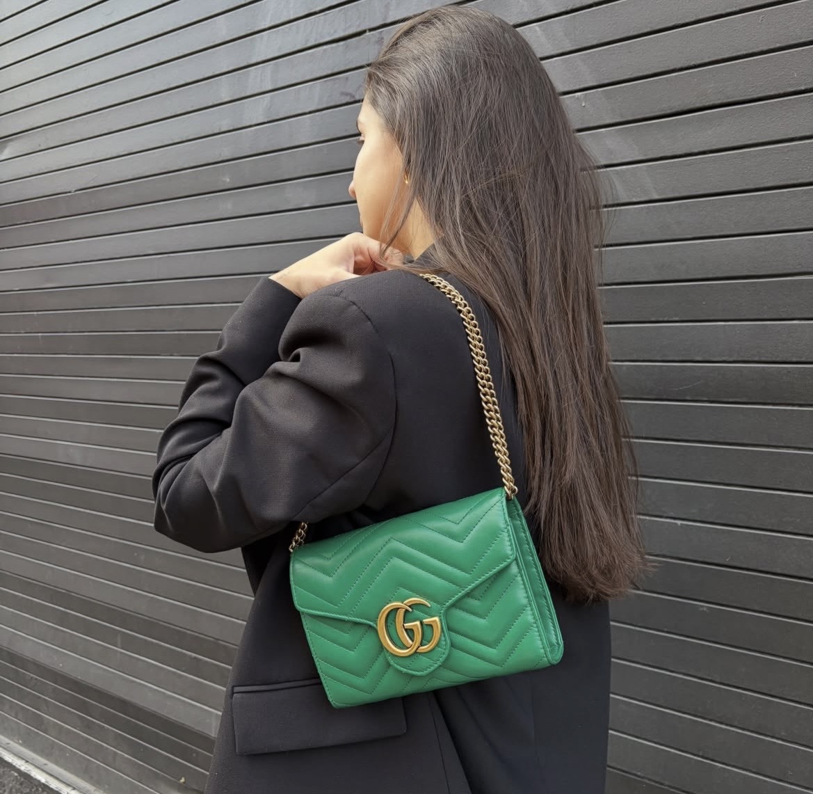 GUCCI Calfskin Matelasse GG Marmont Chain Wallet in Emerald Green. - Image 6