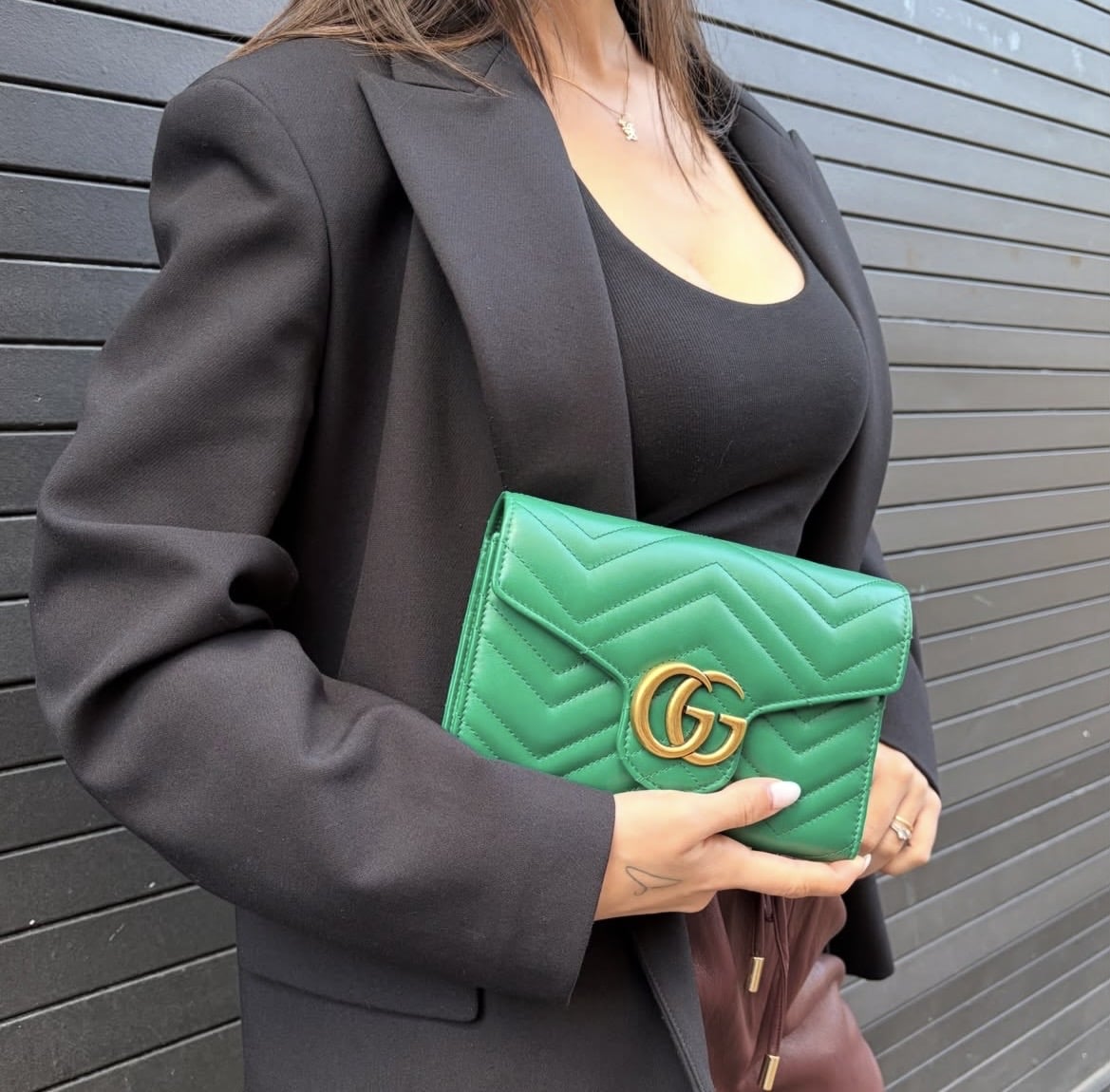 GUCCI Calfskin Matelasse GG Marmont Chain Wallet in Emerald Green. - Image 7