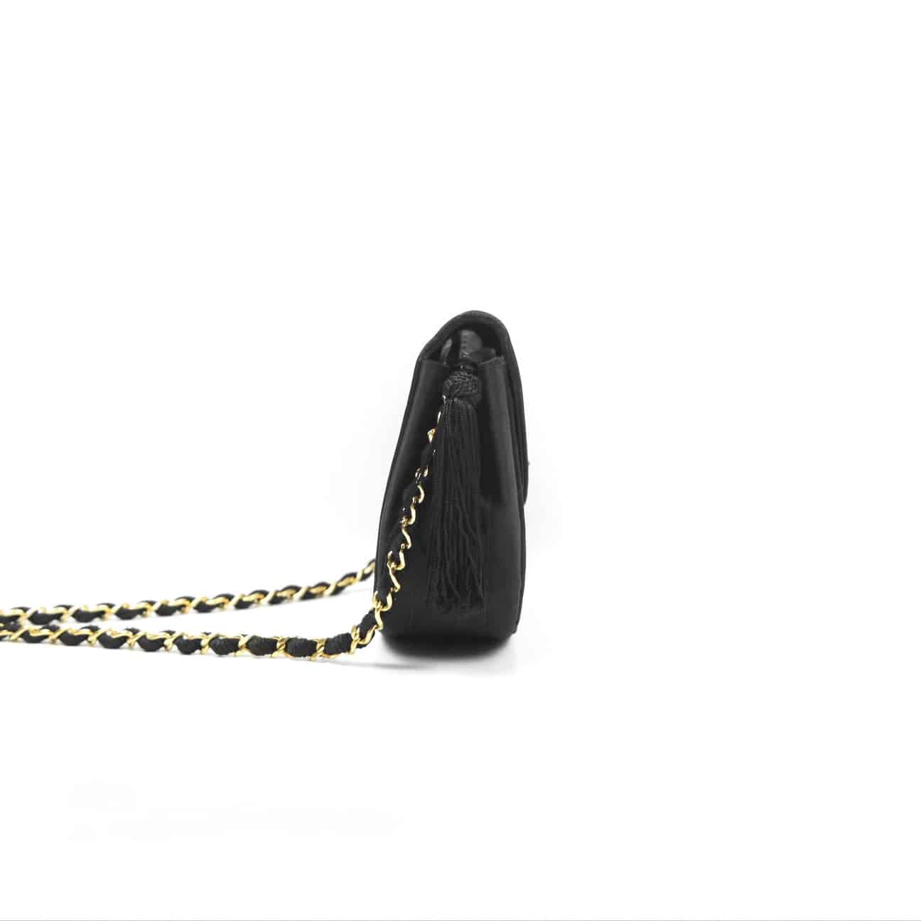CHANEL Vintage Half Moon Chain Shoulder Bag Satin Black Gold CC 24k. - Image 3