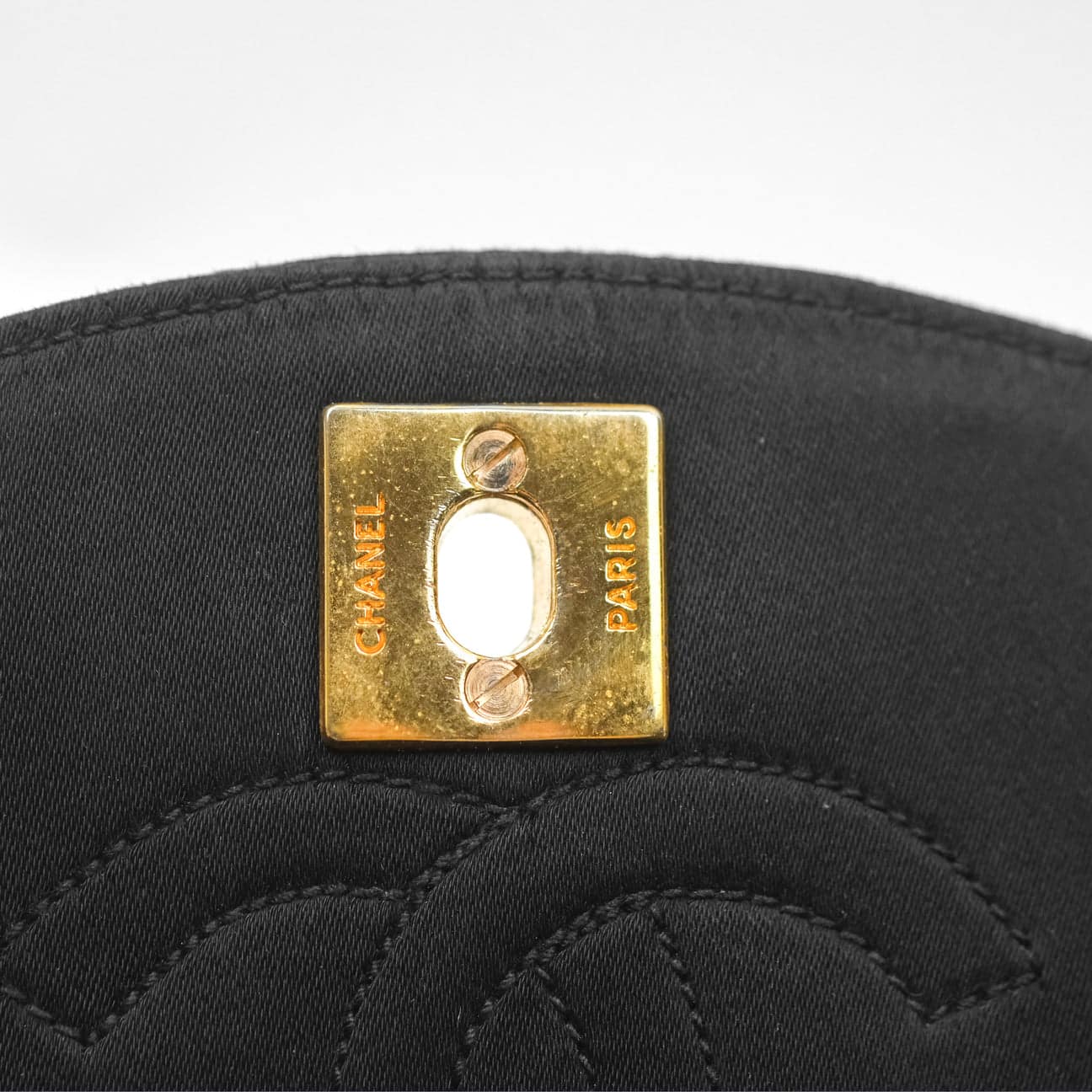 CHANEL Vintage Half Moon Chain Shoulder Bag Satin Black Gold CC 24k. - Image 8