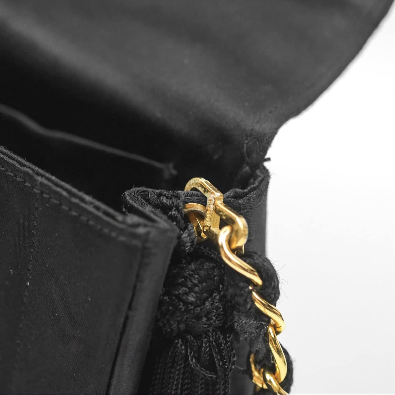 CHANEL Vintage Half Moon Chain Shoulder Bag Satin Black Gold CC 24k. - Image 11