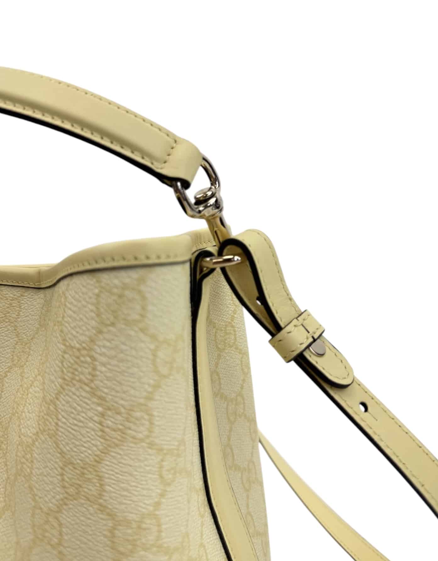 GUCCI Emblem Bucket Bag. - Image 4