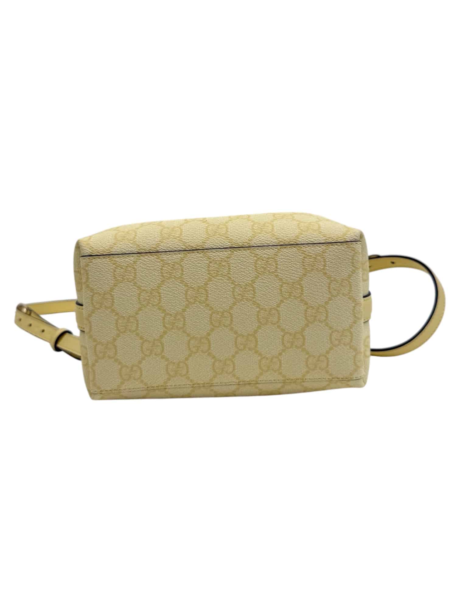 GUCCI Emblem Bucket Bag. - Image 6
