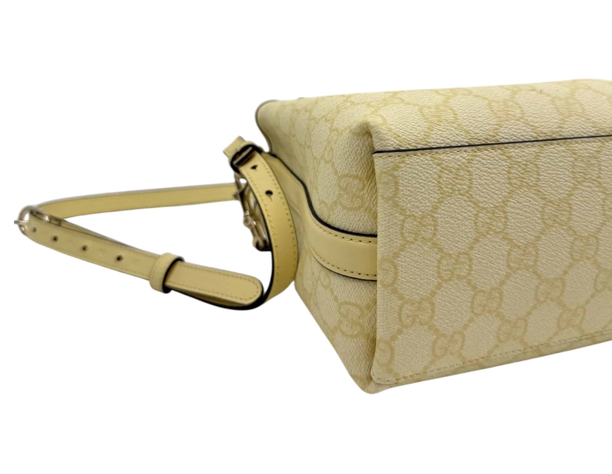 GUCCI Emblem Bucket Bag. - Image 9